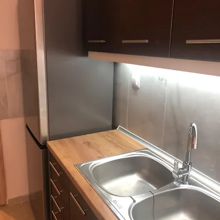 Brand New Renovated By The Stadium 아파트