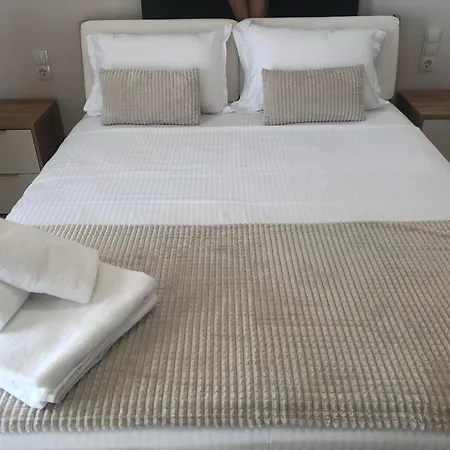 Brand New Renovated By The Stadium Aridaía