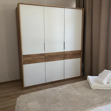 아파트 Brand New Renovated By The Stadium Aridaía