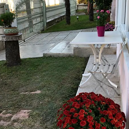 Brand New Renovated By The Stadium * Aridaía