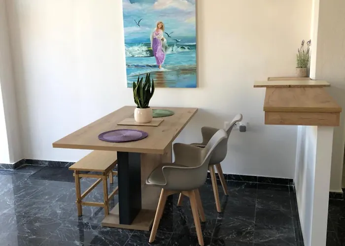 Brand New Renovated By The Stadium * Aridaía